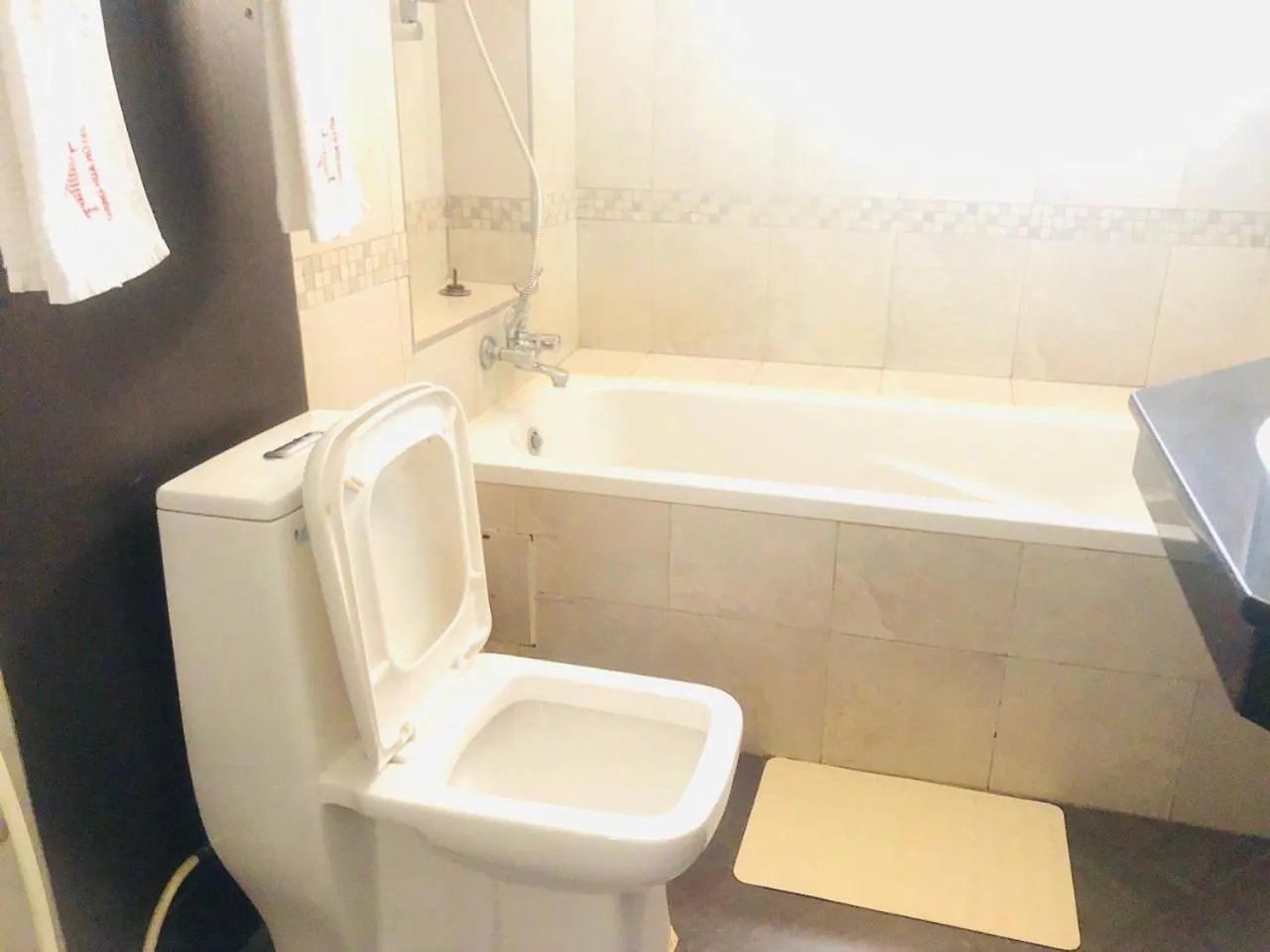 Ganghua Tourist Hotel Kampala